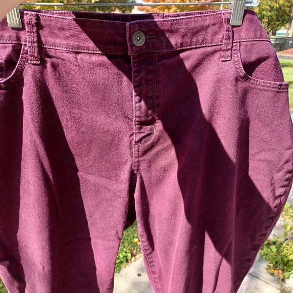 St. Johns Bay Women's 22W Skinny Leg Jeans Color Plum/ Purple - Picture 7 of 9